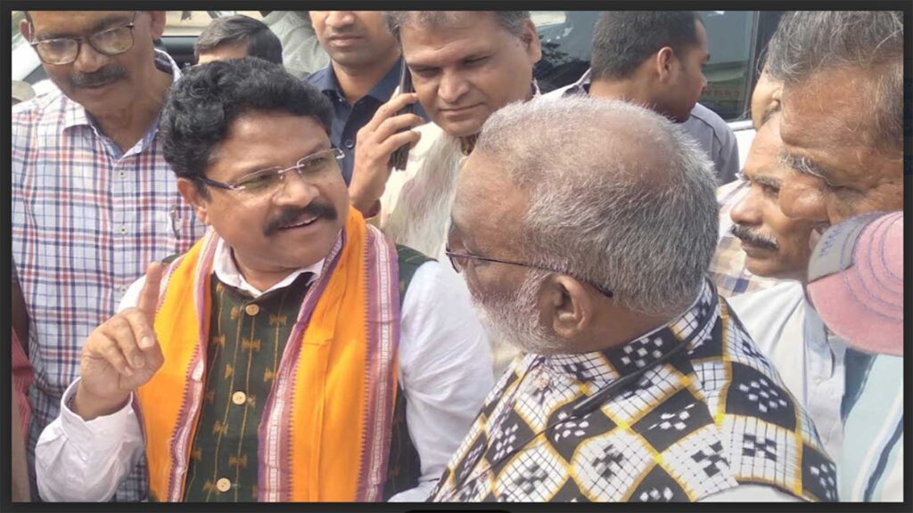 ରେଙ୍ଗାଲି ଡାକ୍ତରଖାନାକୁ ସିଏଚସି କରିବାକୁ ସ୍ବାସ୍ଥ୍ୟମନ୍ତ୍ରୀଙ୍କୁ ଦାବିପତ୍ର ପ୍ରଦାନ 