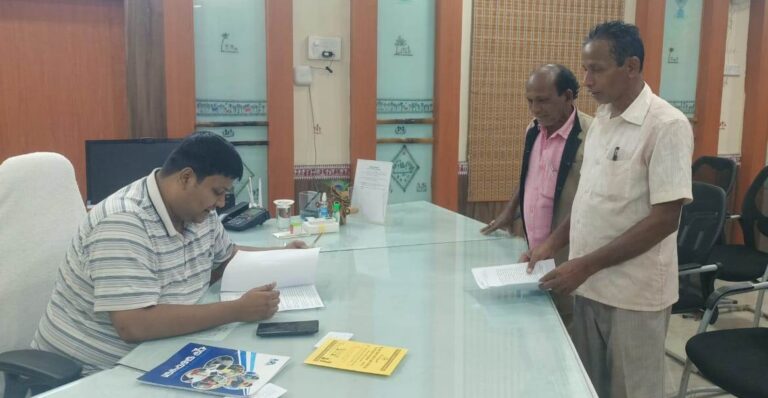 ଶ୍ରମିକ କୃଷକ ସଙ୍ଘର୍ଷ ସମିତିର ରାଲି ଓ ଦାବୀପତ୍ର ପ୍ରଦାନ