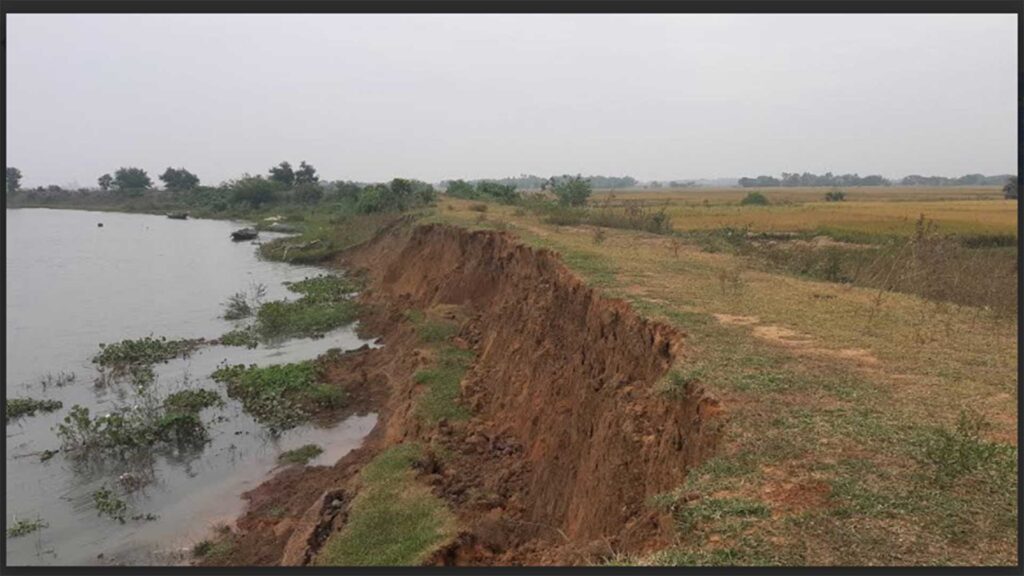 ବୈତରଣୀ ନଦୀକୁ ଧସିଲା ୨ଶହ ଫୁଟର ସୁରକ୍ଷାବନ୍ଧ