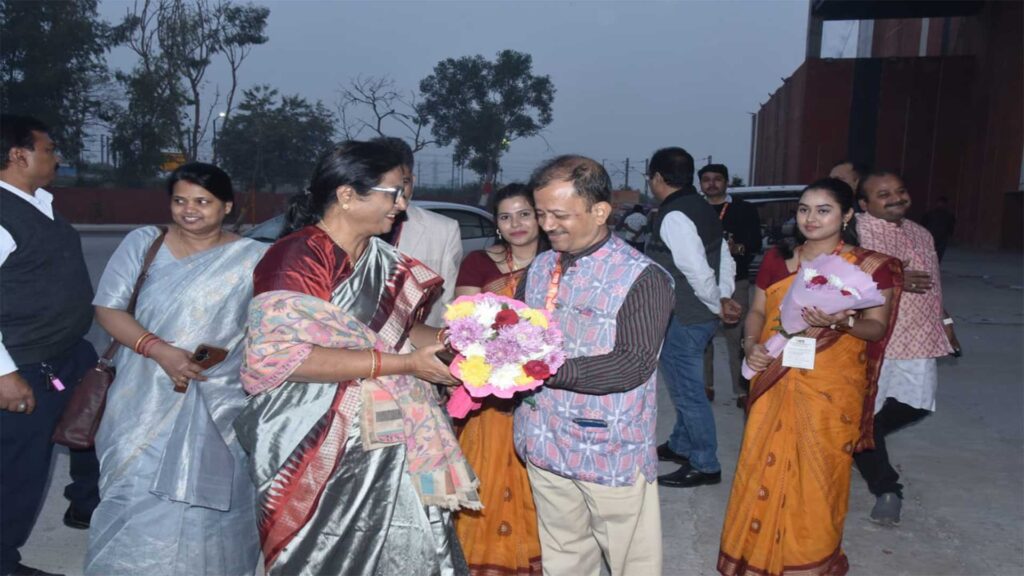 ନୂଆଦିଲ୍ଲୀରେ ଭାରତ ଅନ୍ତର୍ଜାତୀୟ ବାଣିଜ୍ୟ ମେଳା: ‘ଓଡ଼ିଶା ମଣ୍ଡପ’ ପରିଦର୍ଶନ କଲେ ଓଡ଼ିଶା ବିଧାନସଭାର ବାଚସ୍ପତି, କଳା କାରିଗରିକୁ ପ୍ରଶଂସା କଲେ କେନ୍ଦ୍ର ପ୍ରତିରକ୍ଷା ମନ୍ତ୍ରାଳୟର ରାଷ୍ଟ୍ରମନ୍ତ୍ରୀ