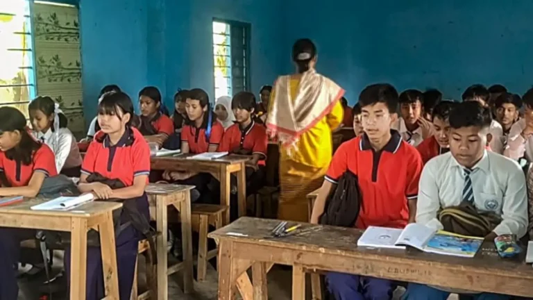 ୧୩ ଦିନ ପରେ ମଣିପୁରରେ ଖୋଲିଲା ସ୍କୁଲ,କଲେଜ