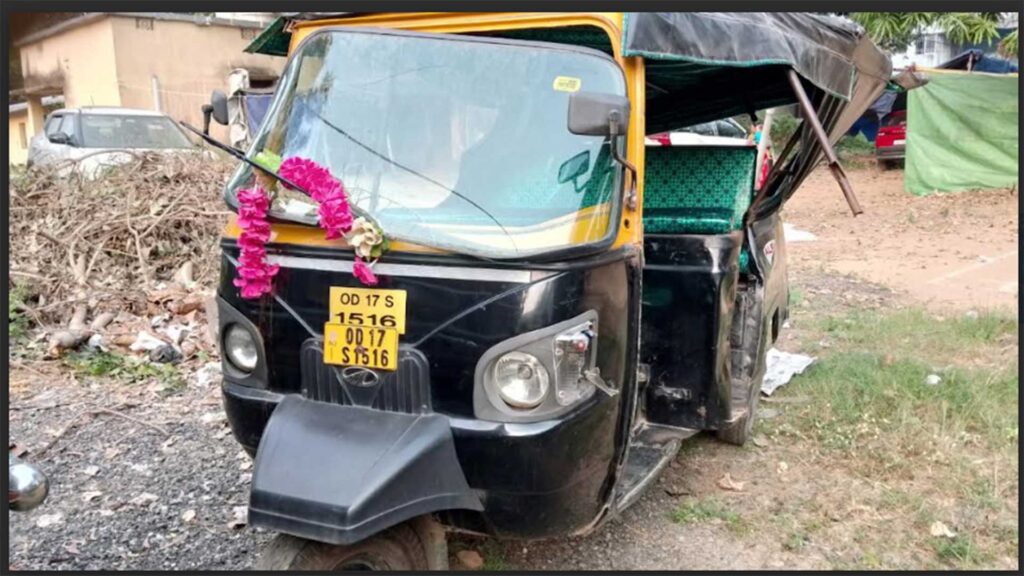 ଅଜଣା ପିକ୍ ଅପ୍ ଧକ୍କାରେ ଅଟୋ ଚୂର୍ ମାର୍, ଡ୍ରାଇଭର ସମେତ ୭ ଗୁରୁତର 