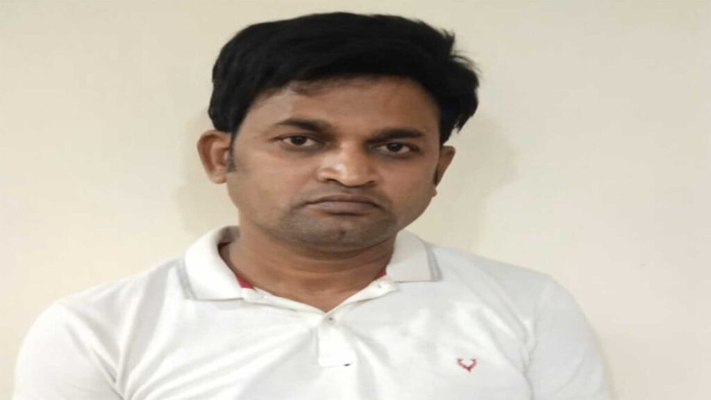 ଚଞ୍ଚକତା କରି ଗ୍ରାହକଙ୍କୁ ଲୁଟିଲେ ବ୍ୟାଙ୍କ ଅଧିକାରୀ