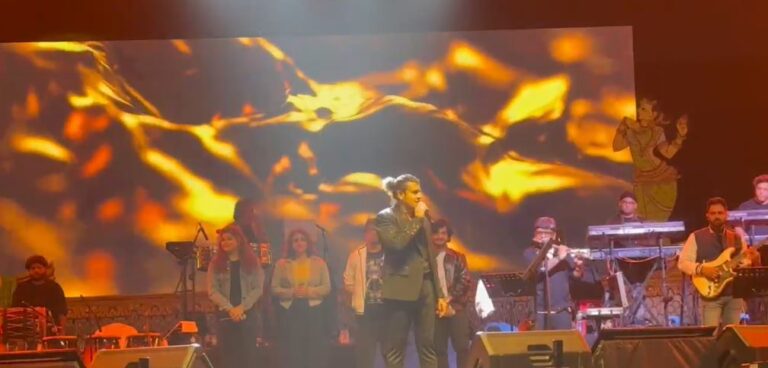 ବାଲିଯାତ୍ରାରେ ଓଡିଆ ଦର୍ଶକଙ୍କ ହୃଦୟ ଜିତିଲେ ସୋନୁ: ପାଦରୁ ଜୋତା ଖୋଲି ଗାଇଲେ ଜଗନ୍ନାଥଙ୍କ ଭଜନ