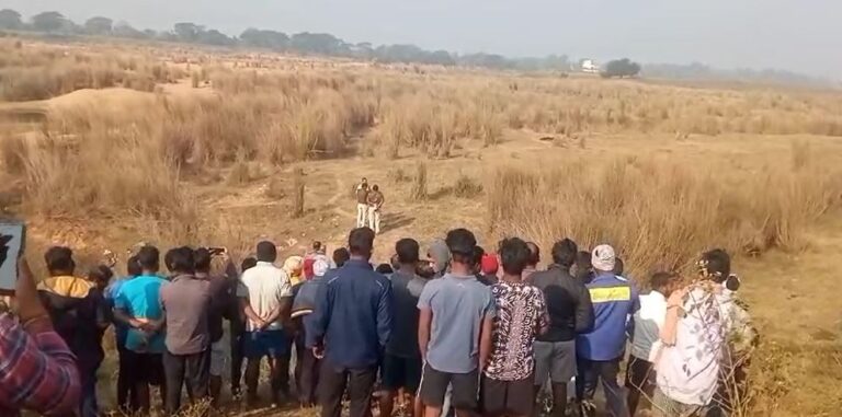 ମହିଳାଙ୍କୁ ଗଳା କାଟି ହତ୍ୟା ! କାଠଯୋଡି ପଠାରୁ ମୃତଦେହ ଉଦ୍ଧାର, ପରିଚୟ ଅସ୍ପଷ୍ଟ