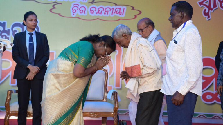 ରାଷ୍ଟ୍ରପତିଙ୍କ ଓଡିଶା ଗସ୍ତର ଶେଷ ଦିନ: ବାଙ୍ଗିରିପୋଷିରେ ରେଳପ୍ରକଳ୍ପ ଶିଳାନ୍ୟାସ କାର୍ଯ୍ୟକ୍ରମ