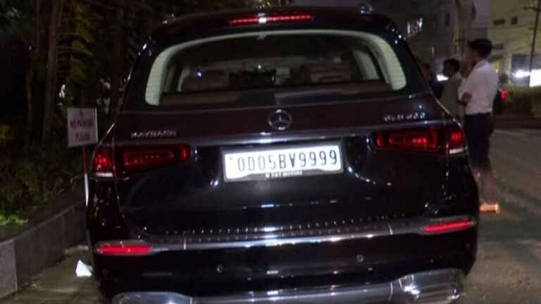 ସିବିଆଇ ଚଢାଉ: ଦାମୀ ଗାଡିରୁ ଲକ୍ଷାଧିକ ଟଙ୍କା ଜବତ