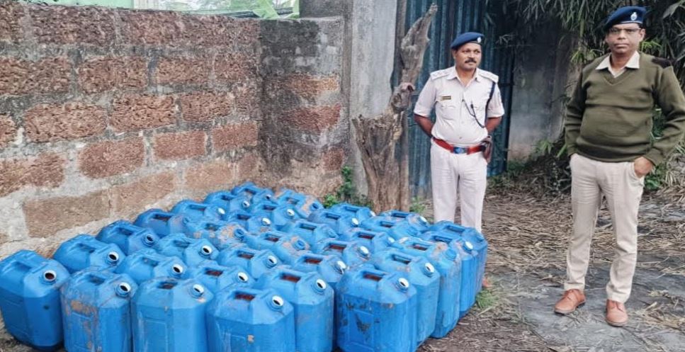 ପୁଲିସ ଓ ଅବକାରୀ ବିଭାଗ ମିଳିତ ଚଢାଉ, ୩୨୯୦ ଲିଟର ମଦ ଜବତ