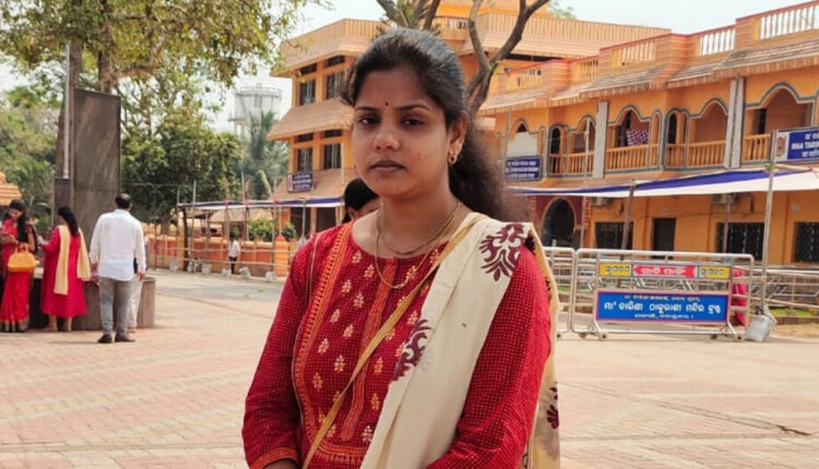 ଗର୍ଭବତୀ ମହିଳାଙ୍କୁ ହତ୍ୟା: ସ୍ଵାମୀ, ପୁଲିସ୍ କର୍ମଚାରୀଙ୍କ ସମେତ ତିନି ଅଟକ