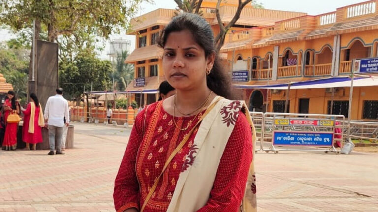 ଲୁଟିଲେ, ପରେ ଗର୍ଭବତୀଙ୍କୁ ଗୁଳି କରି ହତ୍ୟା କଲେ ଦୁର୍ବୃତ୍ତ