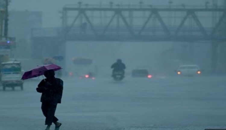 ଦୁର୍ବଳ ହେଲା ସାମୁଦ୍ରିକ ଝଡ଼ ‘ଫେଙ୍ଗାଲ’: ଚେନ୍ନଇରେ ଟ୍ରେନ ଓ ବିମାନସେବା ବାଧାପ୍ରାପ୍ତ