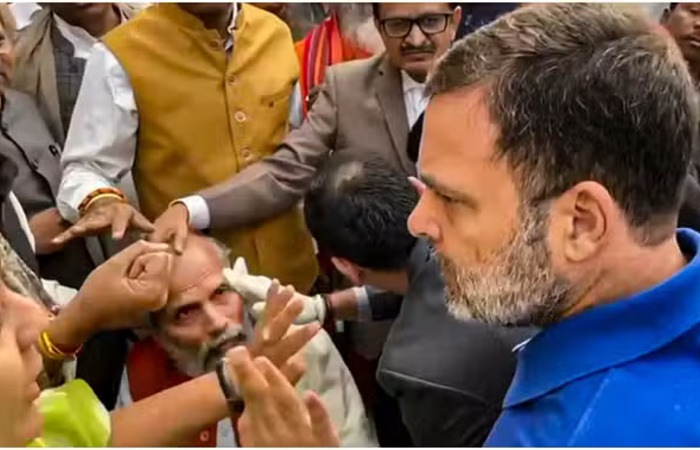 ରାହୁଲ ଗାନ୍ଧୀ କାହାକୁ ଠେଲି ନାହାନ୍ତି, ଅନ୍ୟ ସାଂସଦଙ୍କ ଧକ୍କାରେ ପଡିଗଲେ ପ୍ରତାପ ଷଡ଼ଙ୍ଗୀ