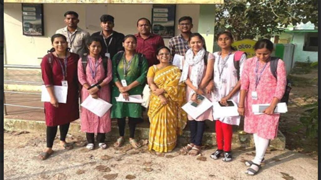 ସମ୍ବଲପୁର ବିଶ୍ୱବିଦ୍ୟାଳୟ ସମାଜସେବା ବିଭାଗ ଛାତ୍ରଛାତ୍ରୀଙ୍କ ଗ୍ରାମୀଣ ଅଧ୍ୟୟନ ଶିବିର