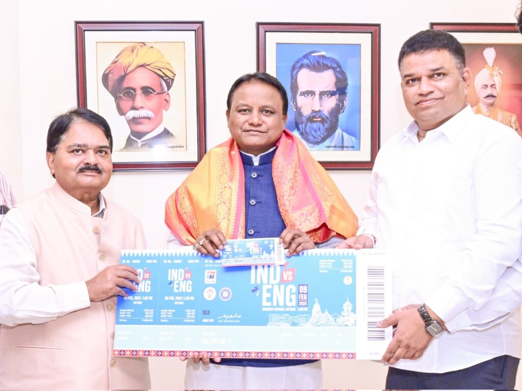 ଭାରତ-ଇଂଲଣ୍ଡ ଏକ ଦିବସୀୟ କ୍ରିକେଟ୍ ମ୍ୟାଚ ପ୍ରଥମ ଟିକେଟ କିଣିଲେ ମୁଖ୍ୟମନ୍ତ୍ରୀ