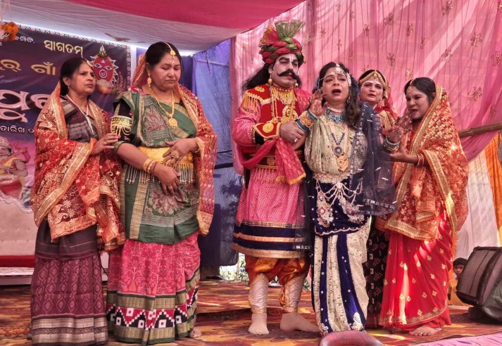 ସମ୍ବଲପୁରୀ ଧନୁଯାତ୍ରାର ୪ର୍ଥ ଦିବସ, ଗୋପପୁରରେ ଗୌଡ ବାଡି ଖେଳିଲେ କୃଷ୍ଣ ବଳରାମ