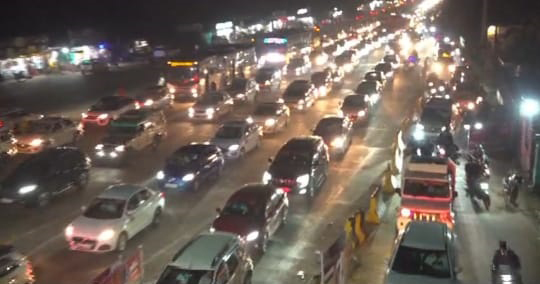 ପିପିଲି ଟୋଲ୍‍ ପ୍ଲାଜାରେ ଅସମ୍ଭାଳ ଭିଡ