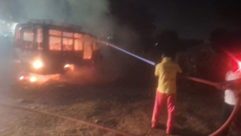 ହୁତୁହୁତୁ ହୋଇ ଜଳିଲା ବସ୍‌