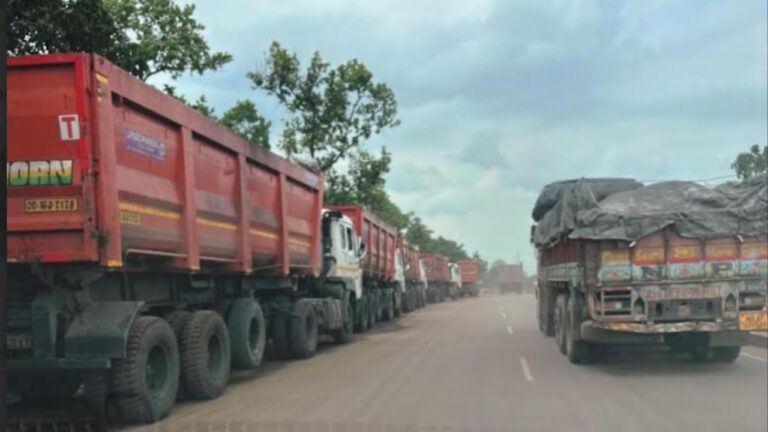 ୧୦ ନମ୍ବର ରାଜ୍ୟ ରାଜପଥ ପାଲଟିଛି ପାର୍କିଂ ଜୋନ୍‌‌; ସାତଗଛିଆରୁ ଠେଲକୋଲୋଇ ଡେଞ୍ଜର ଜୋନ୍‌‌