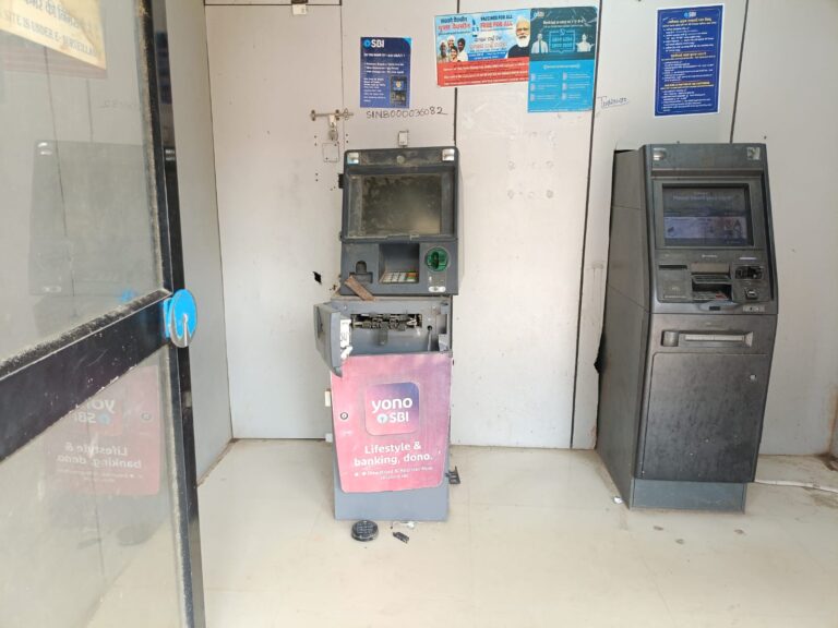 ଏଟିଏମ୍ ଭାଙ୍ଗି ଲୁଟ୍ ଉଦ୍ୟମ ବିଫଳ: ବ୍ୟବହୃତ ଯନ୍ତ୍ରାଂଶ ଛାଡି ପଳାଇଲେ ଲୁଟେରା