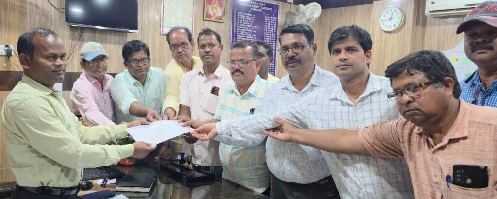 ଦାବିପୁରଣ ପାଇଁ ମୁଖ୍ୟମନ୍ତ୍ରୀଙ୍କୁ ଦାବିପତ୍ର ପ୍ରଦାନ