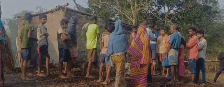 ବଜ୍ରପାତରେ ଜଳିଗଲା ଦୁଇ ବଖରା, ୪ ଗାଈ ଜୀବନ୍ତ ଦଗ୍ଧ