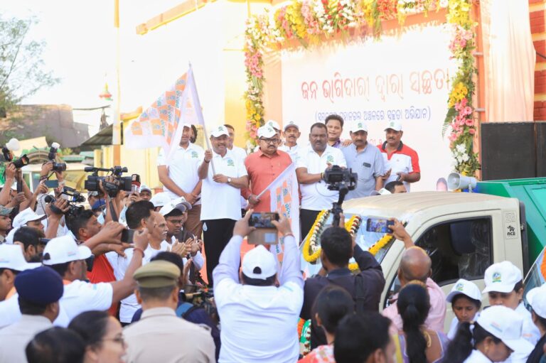‘ଜନ ଭାଗିଦାରୀ ଦ୍ୱାରା ସ୍ୱଚ୍ଛତା ଅଭିଯାନ’ର ଶୁଭାରମ୍ଭ କଲେ କେନ୍ଦ୍ରମନ୍ତ୍ରୀ