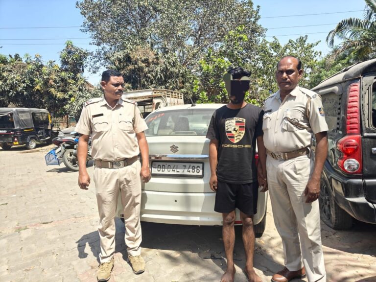 ବୁର୍ଲାରେ ମାରଣାସ୍ତ୍ର ଦେଖାଇ ଆତଙ୍କ ସୃଷ୍ଟି କରୁଥିବା ଯୁବକ ଗିରଫ 