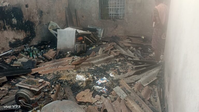 ଜଳିଗଲା ଦୁଇ ବଖରା ଦୋକାନ ଘର: ୮ଲକ୍ଷ ଟଙ୍କାର ସାମଗ୍ରୀ ପୋଡି ପାଉଁଶ