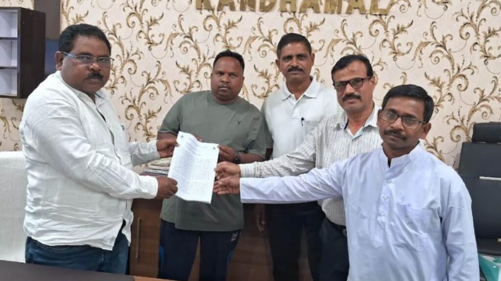 ସନାତନ ଧର୍ମ ବିରୋଧୀ ମନ୍ତବ୍ୟ ପ୍ରତିବାଦରେ ରାଷ୍ଟ୍ରପତିଙ୍କୁ ସ୍ମାରକ ପତ୍ର