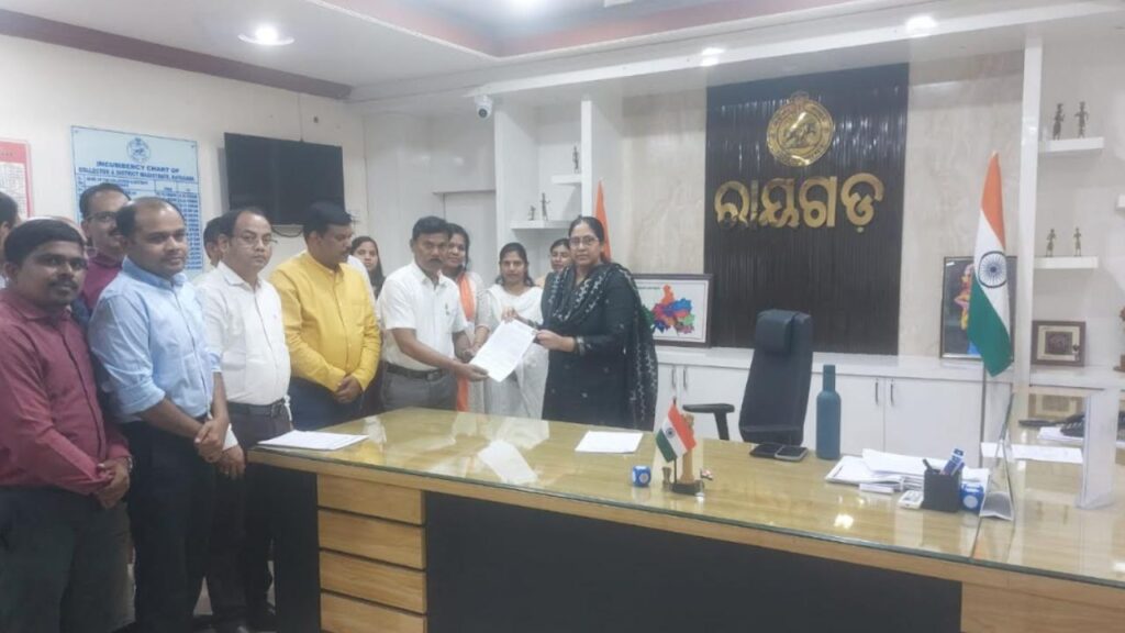 ଅତିରିକ୍ତ ଜିଲାପାଳଙ୍କୁ ବିଜେପି ଜିଲା ସଭାପତିଙ୍କ ଦୁର୍ବ୍ୟବହାର ଅଭିଯୋଗ: ଜିଲାପାଳ ଓ ଏସପିଙ୍କୁ ଫେରାଦ, ଓଏଏସ ସଂଘର ନିନ୍ଦା