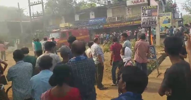 ଜଳିଗଲା କପଡା ଗୋଦାମ, ଲକ୍ଷାଧିକ ଟଙ୍କାର ସାମଗ୍ରୀ ନଷ୍ଟ