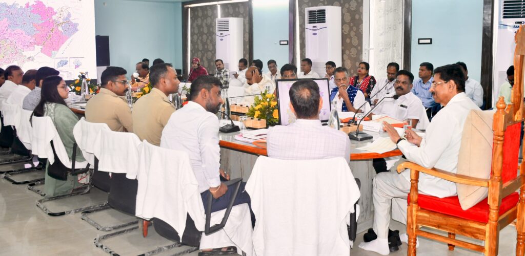 ଗଞ୍ଜାମ ଜିଲ୍ଲାର ବିଭିନ୍ନ ଉନ୍ନୟନମୂଳକ ଯୋଜନାର ସମୀକ୍ଷା କଲେ ରାଜ୍ୟପାଳ