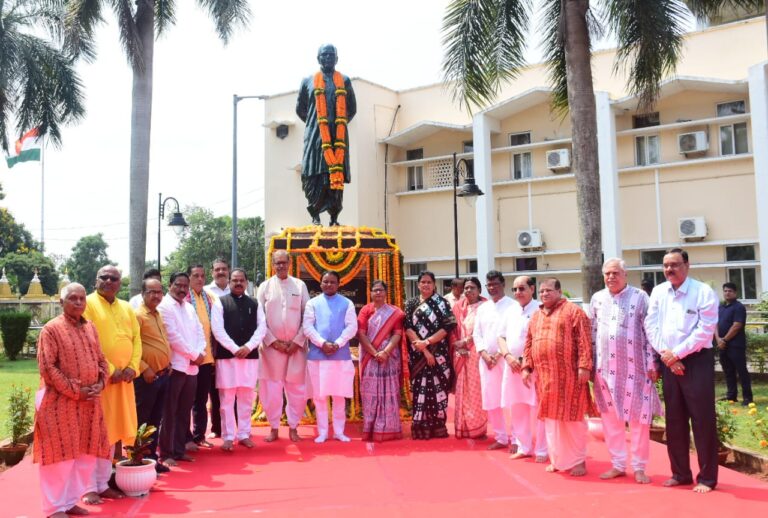 ପ୍ରବାଦ ପୁରୁଷ ବିଜୁ ପଟ୍ଟନାୟକଙ୍କୁ ମୁଖ୍ୟମନ୍ତ୍ରୀଙ୍କ ଶ୍ରଦ୍ଧାଞ୍ଜଳୀ