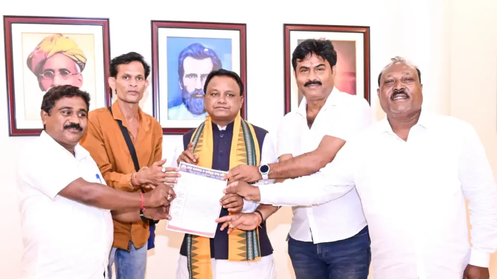 ମୁଖ୍ୟମନ୍ତ୍ରୀଙ୍କୁ ଭେଟିଲେ ବାପି ପଣ୍ଡା, ଜୀବନ ପ୍ରତି ବିପଦ ଥିବାରୁ ସୁରକ୍ଷା ଲୋଡ଼ିଲେ