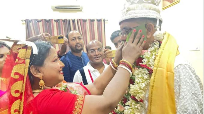 ୬୦ବର୍ଷରେ ବିବାହ କଲେ ଦିଲୀପ ଘୋଷ