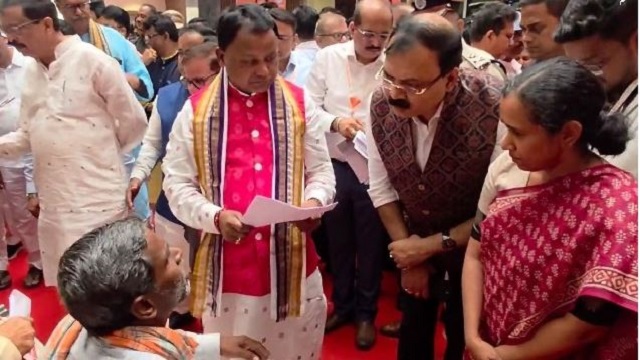 ମୋହନ ଶୁଣିଲେ ୨୪୦୦ ଗୁହାରି