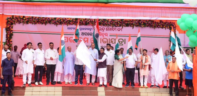 ଅପରେସନ୍ ସିନ୍ଦୂର ପାଇଁ ପରାକ୍ରମ ଶୋଭାଯାତ୍ରା