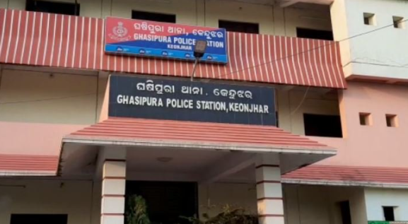 ହାଇଓ୍ବାକୁ ପଛରୁ ପିଟିଲା ମିନି ଟ୍ରକ୍, ଦୁଇ ଗୁରୁତର