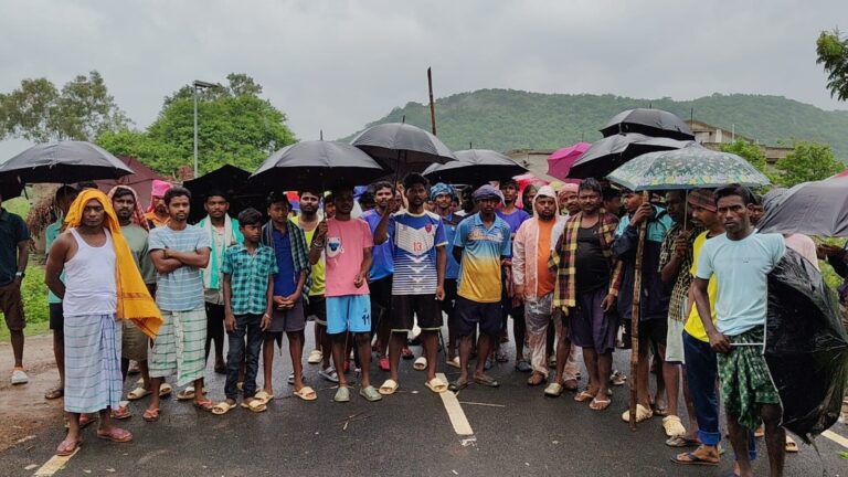 ହାଇଓ୍ବା ଧକ୍କାରେ ଯୁବକ ମୃତ: କ୍ଷତିପୂରଣ ଦାବିରେ ରାସ୍ତାରୋକ