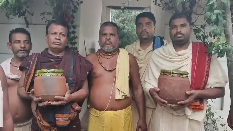 ଧୀରେ ଧୀରେ ସୁସ୍ଥ ହେବେ ତିନି ଠାକୁର; ଲାଗି ହେଲା ଫୁଲୁରି ତେଲ