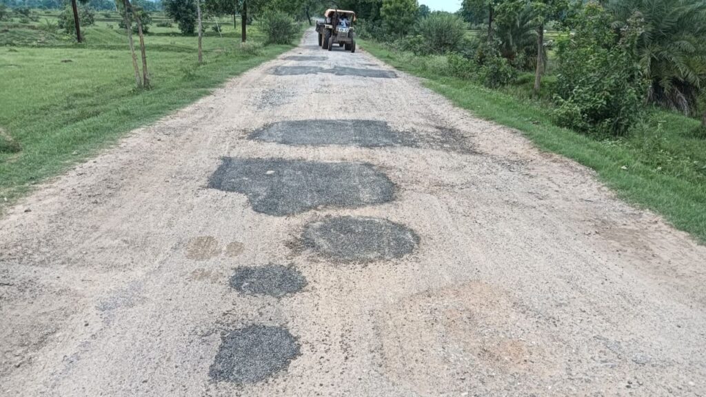 ହରଭଙ୍ଗା-ଧଳପୁର ଜଗନ୍ନାଥ ସଡ଼କ ପାଲଟିଛି ଠିକାଦାରଙ୍କ ଭାତହାଣ୍ଡି