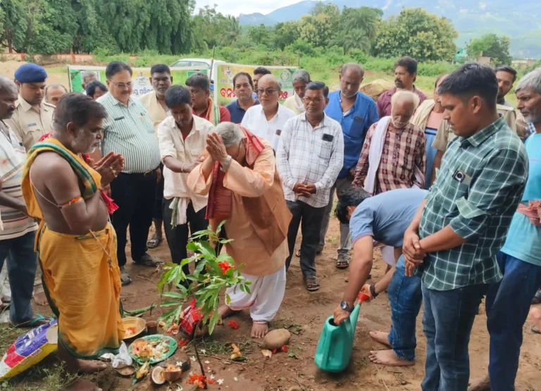 ଚାରାରୋପଣ କଲେ ପୂର୍ବତନ ବାଚସ୍ପତି ଚିନ୍ତାମଣି ଦ୍ୟାନ ସାମନ୍ତରା