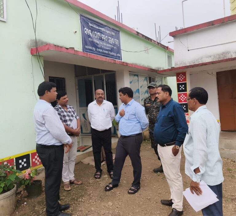 ବାଳାଶ୍ରମ ପରିଦର୍ଶନ କଲେ ନୂତନ ଜିଲ୍ଲାପାଳ