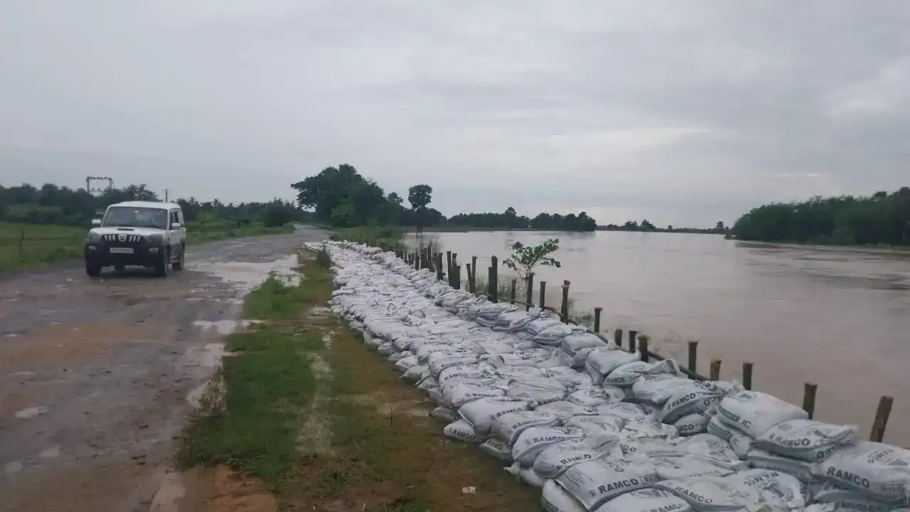 ବୈତରଣୀରେ ବନ୍ୟାକୁ ନେଇ ନଦୀକୂଳିଆ ବାସିନ୍ଦା ଆତଙ୍କିତ