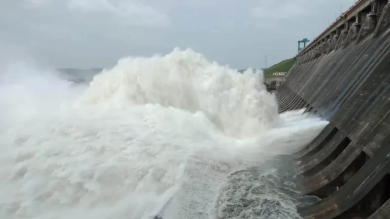 ଖୋଲିଲା ହୀରାକୁଦର ୬ ଫାଟକ