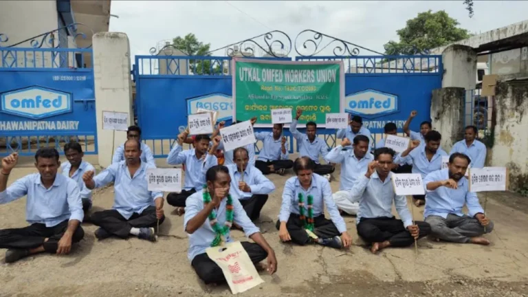 ଓମଫେଡ୍‌ ଠିକା କର୍ମଚାରୀଙ୍କ ଆନ୍ଦୋଳନ