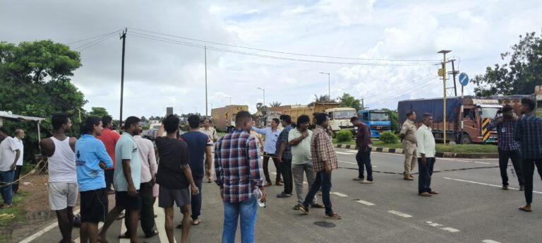 ରାଜପଥ ଉପରେ ଛିଣ୍ଡିଲା ବିଦ୍ୟୁତ୍ ତାର, ଅଳ୍ପକେ ବର୍ତ୍ତିଲେ ଯୁବକ 