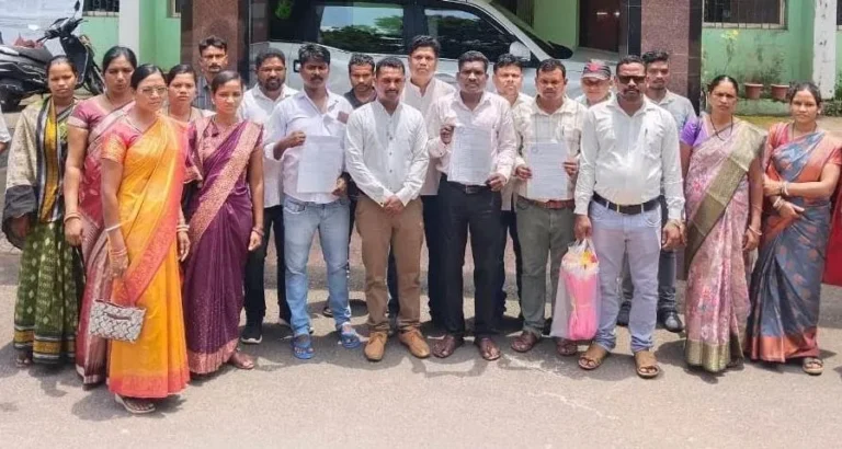 ବିଦ୍ୟାଳୟର ଉନ୍ନତି ପାଇଁ ପଞ୍ଚାୟତ ପ୍ରତିନିଧିଙ୍କ ଜିଲାପାଳଙ୍କୁ ଦାବିପତ୍ର ପ୍ରଦାନ