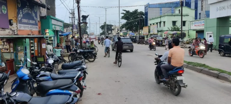 ଉଠାଦୋକାନୀଙ୍କୁ ଟ୍ରାଫିକ ଛାଟ ! ସ୍ଥାୟୀ ସମାଧାନ କେବେ ?