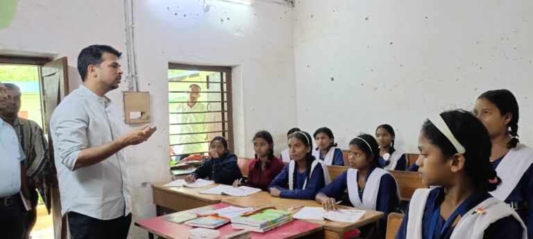 ବଣ୍ତାଘାଟିରେ ଶିକ୍ଷାର ମାନ ପରଖିଲେ ଜିଲ୍ଲାପାଳ